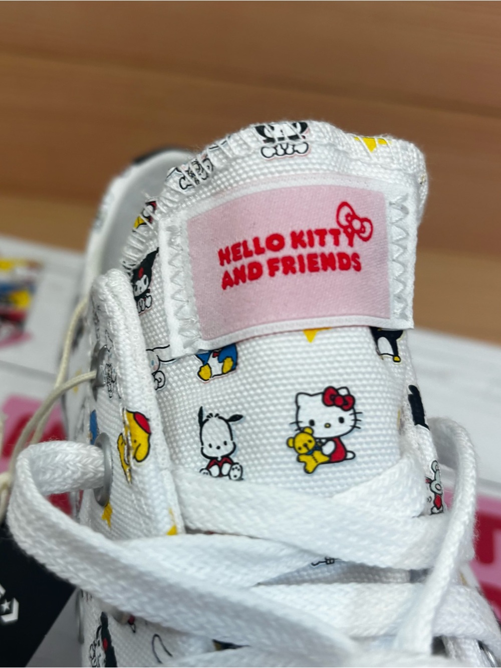 Converse HELLO KITTY And Friends Chuck Taylor White Low Sneakers Women's Sz 6.5 - Picture 5 of 11